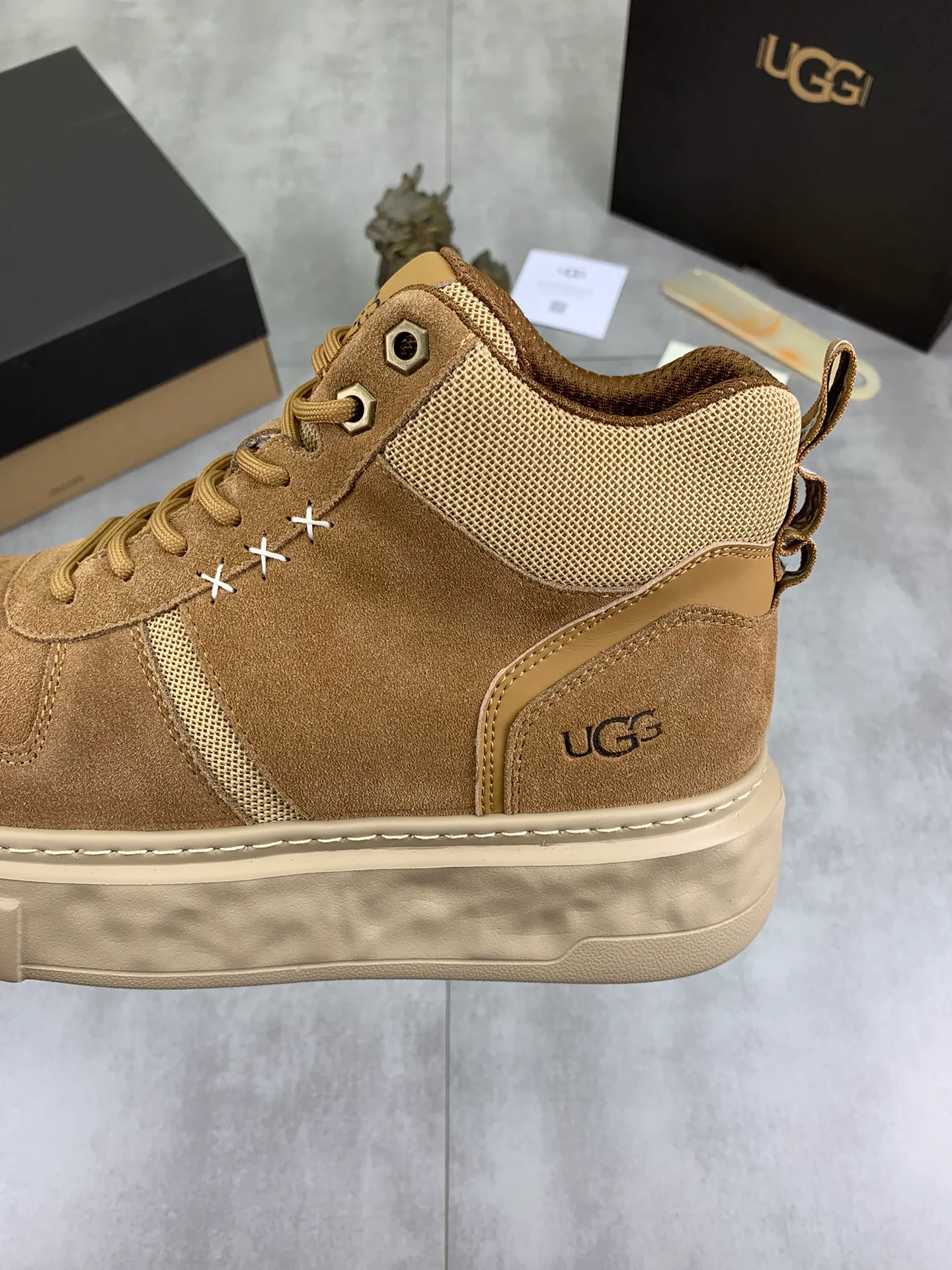 Men's shoes 💰P640 [New style] 💰 🆘 "Real wool" [UGG] 👉The popular men's shoes are synchronized with the official website 🔰The quality of the genuine products [satisfied] is not comparable to the imitations in the general market 🌀The upper is imported Italian frosted cowhide, and the lining is: foot pad 🅰️ grade 🐑Real wool👻Only Grade A can show the effect The hand feels smooth and delicate 🔱The shoe shape is grand, only genuine manufacturers can do it 🎄The perfect toughness of the original outsole 👻⬛️ allows customers to say goodbye to one-time consumption. Real wool lining, super warm. Available in black, brown and gray. Size: 39-44